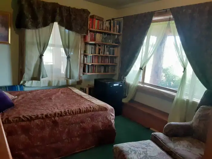 Regal library room with Monetl`s art